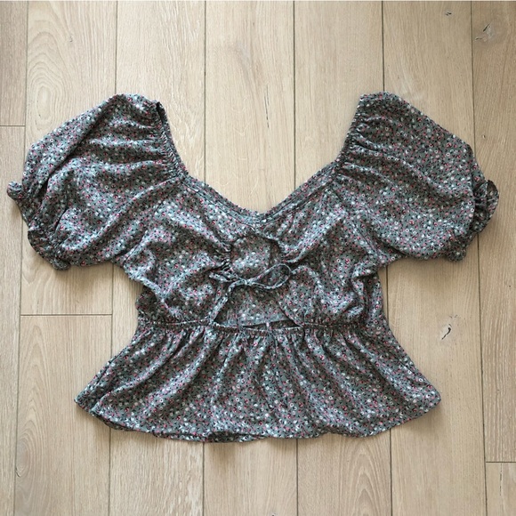 Sienna Sky Off the Shoulder Floral Cut Out Back Top in Grey Size S - Picture 3 of 9